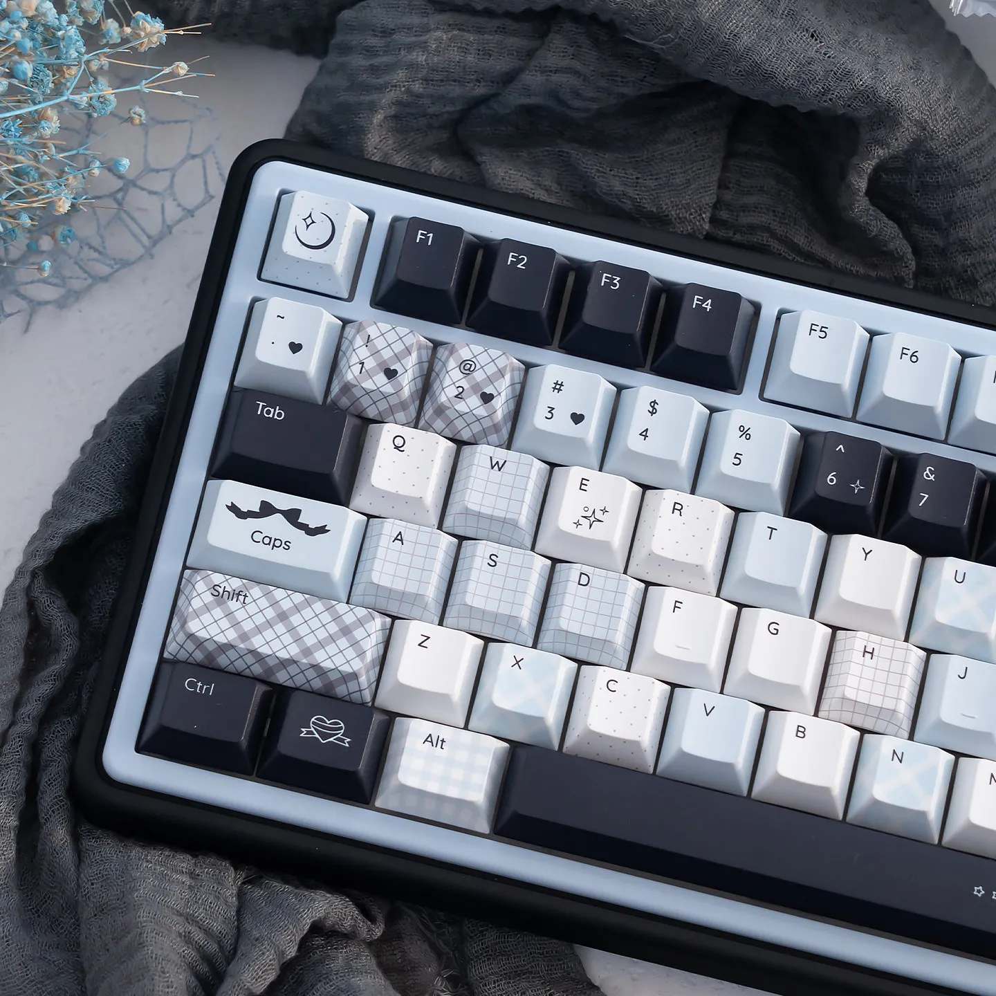 

URE Gradient Blue Keycaps Dye-Sublimation Cherry Profile PBT Keycaps Blue Bow Girls keycaps For MX Mechanical Keyboard