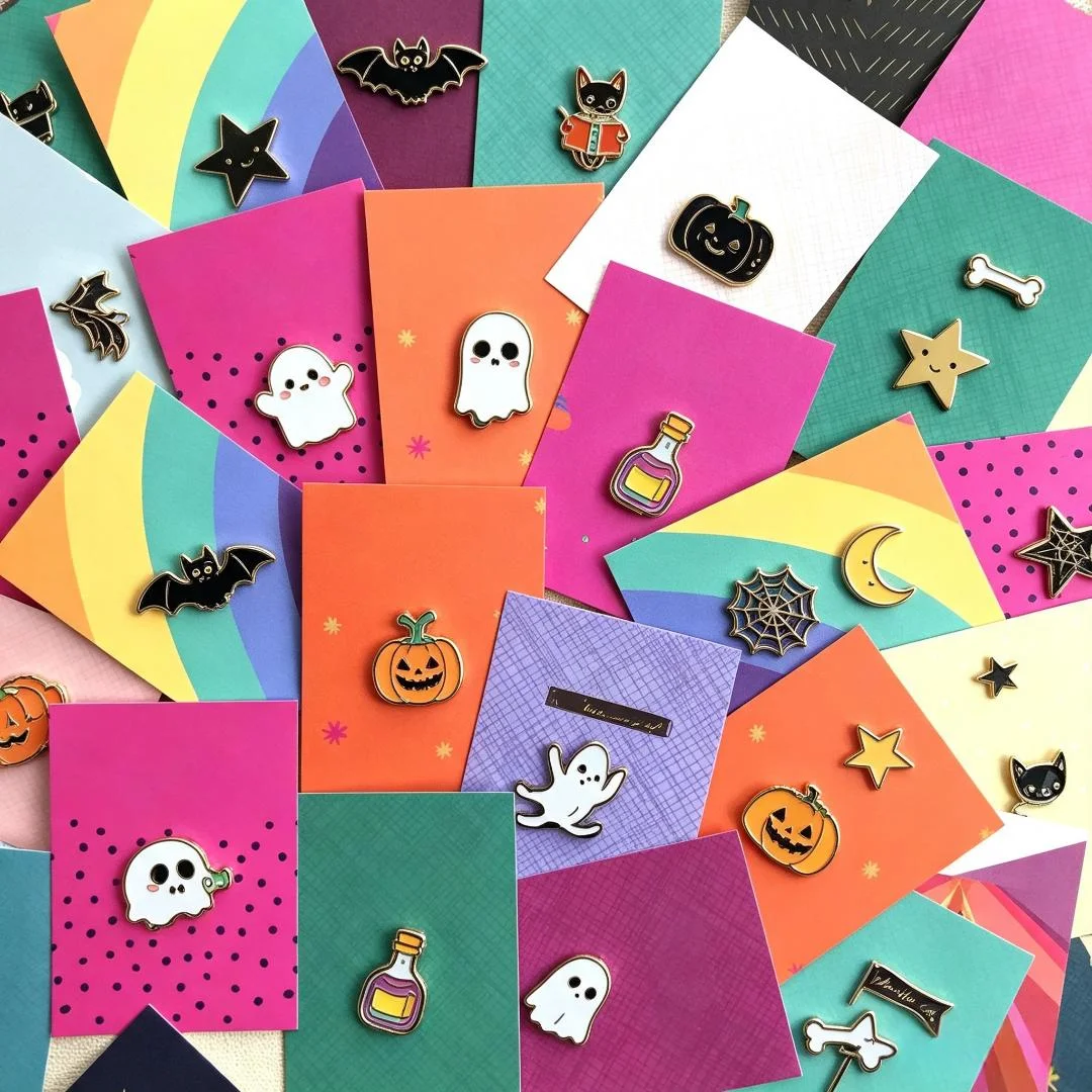 Personalized Custom Enamel Lapel Pins Glitter Cartoon Ghost Cake Skull Pattern Metal Brooch for Clothes Backpack Daily Decor