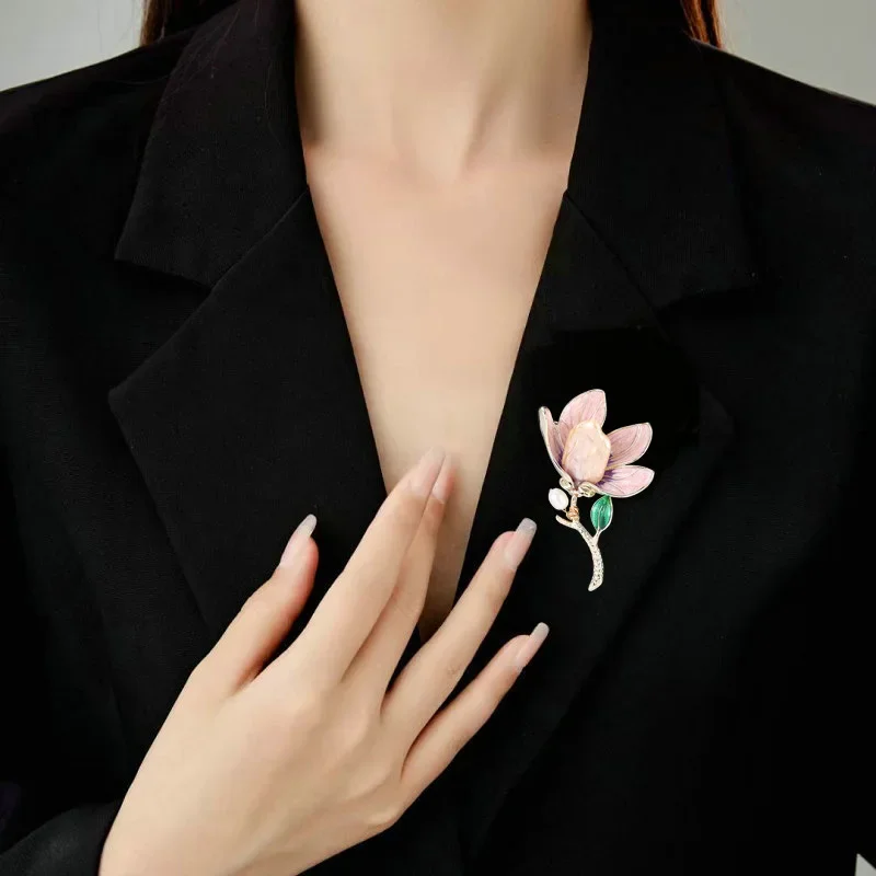 بروش بالزيت الباروكي القديم، زهرة ماغنوليا كلاسيكية أنيقة، إكسسوار سترة البدلة الراقية