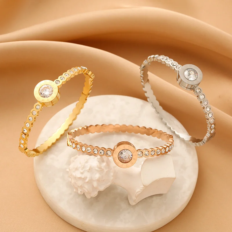 

Uilz Shiny Full Zircon Roman Numerals Bangles Gold Plated White Crystals Bangle Bracelets Stainless Steel Jewelry for Women