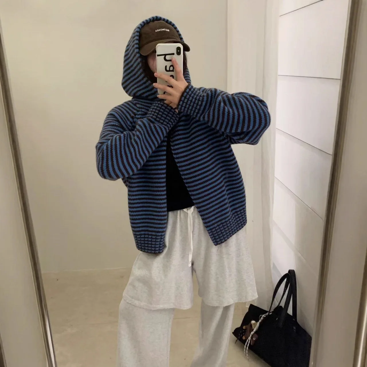

Vintage Color-Block Striped Hooded Knitted Cardigan for Women, New Loose Fit Sweater for Autumn and Winter, Trendy Outerwear