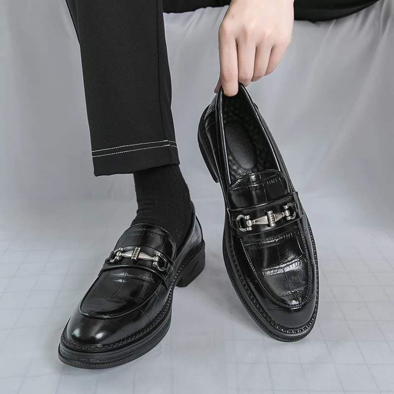 New fashionable metal buckle loafers for middle-aged and elderly men crocodile pattern casual business leather shoes for men