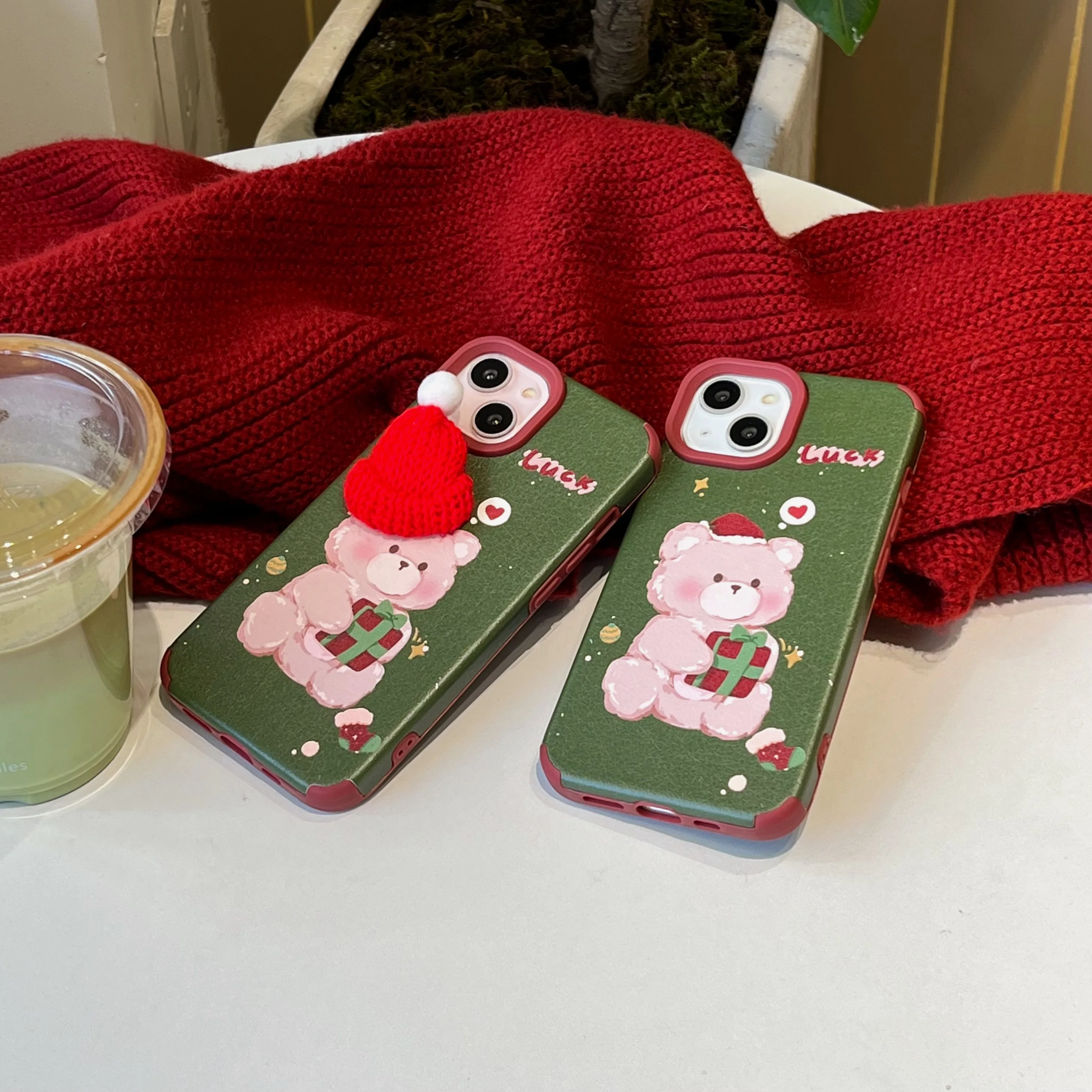 Trapezoidal veneer Red Hat Bear pattern For iphone 15Promax 15Pro 15 14 14Pro 14Promax 13Pro 13 13Promax 12Promax 12 Soft Shell