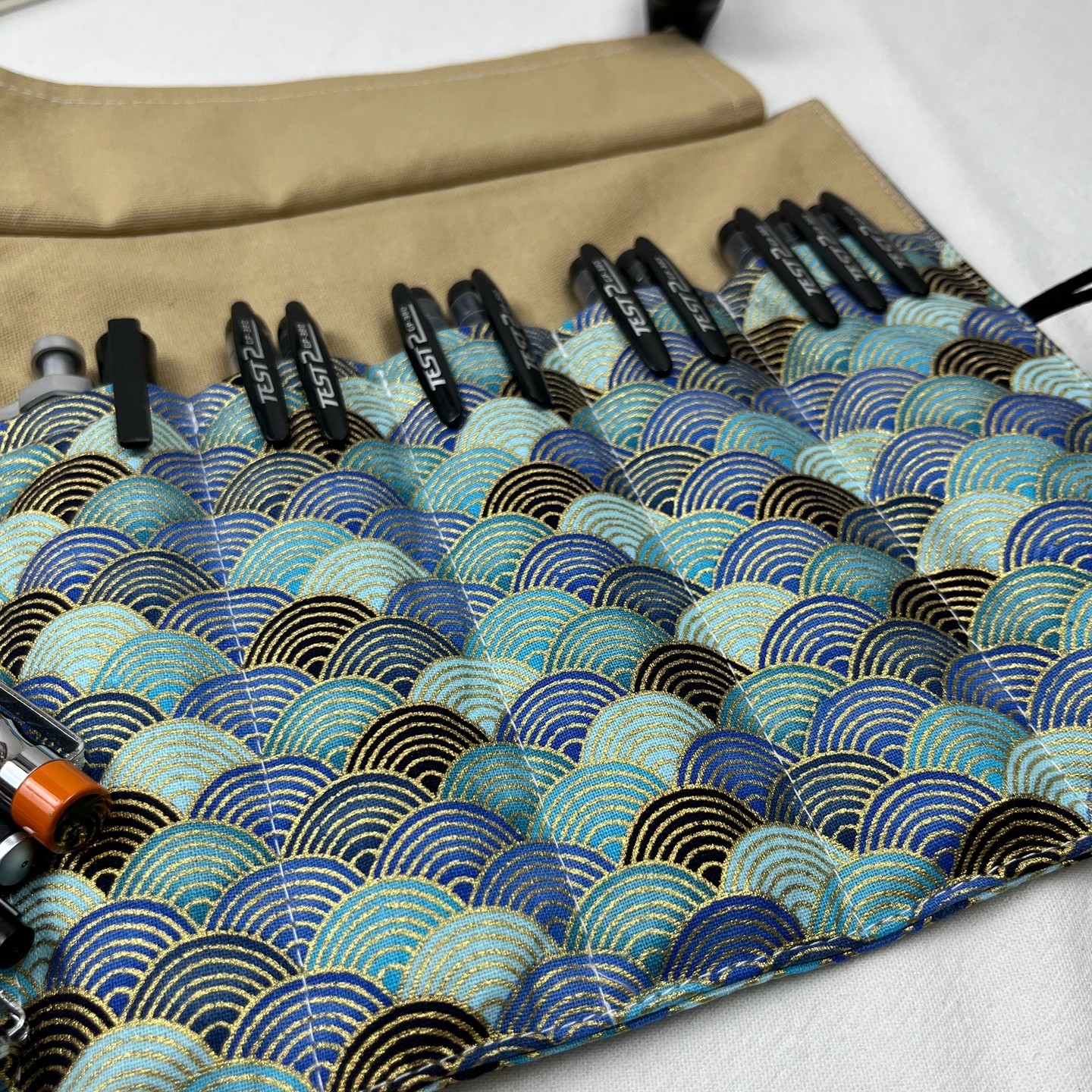 

Handmade Colorful Corrugated Fabric Large Capacity Pen Bag Portable Stationery Storage Student Pen Curtain
