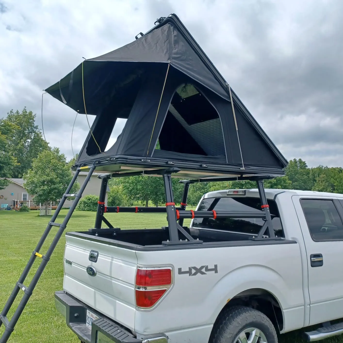 Camping Aluminum 3 Person Outdoor Hiking Rooftop Roof Top Car Tent Triangle Clamshell Hard Shell Top Roof Tent