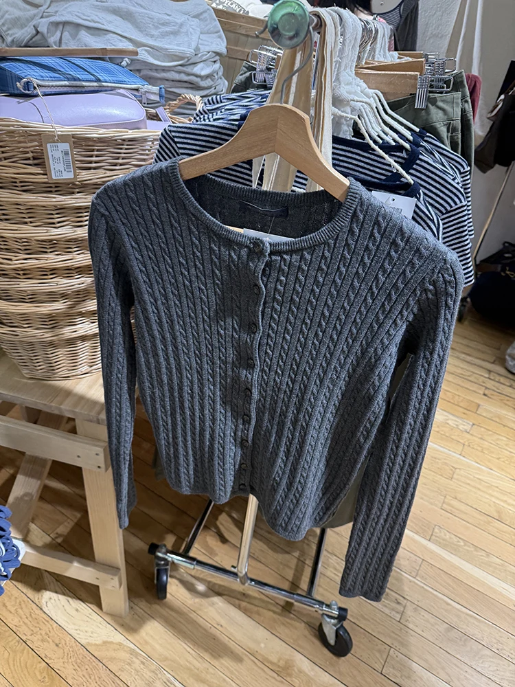 ダークグレー ツイストフラワー ニット セーター カーディガン 秋 Oネック シングルブレスト スリム ニットウェア レディース カジュアル オールマッチ 新作 クロップトップス