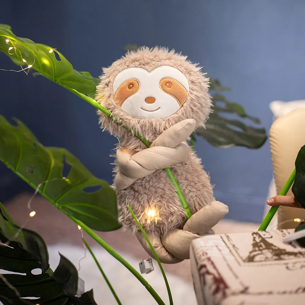 

Cute Animal Sloth Plush Toys Cartoon Bradypod Plushie Soft Stuffed Dolls Birthday Birthday Xmas Gifts for Girls Room Decoration
