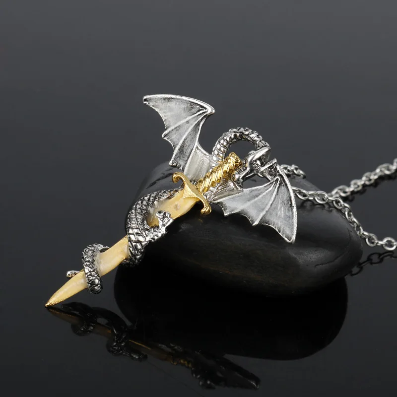 Vintage Steampunk Luminous Dragon Pendant Necklace For Women Men Glow In The Dark Animal Clavicle Chain Punk Hallowen Jewelry