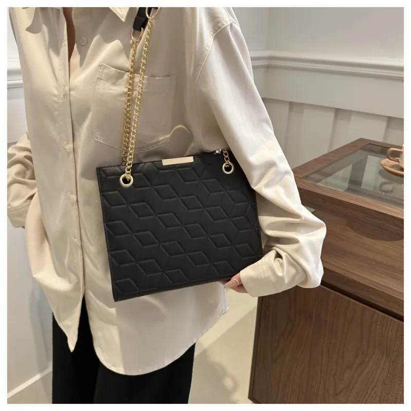 New Korean Version Large-capacity Crossbody Bag Niche Trendy Casual Chain Shoulder Bag High-quality Indentation Shoulder Bag