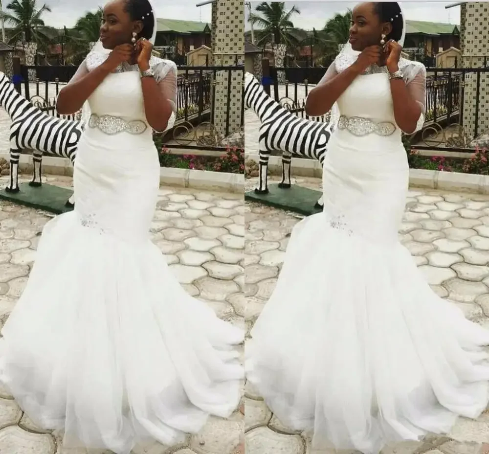 

Customized Elegant Women Tulle Long Mermaid Wedding Dresses With Beaded Belt White Lace Up Back African Bridal Gowns
