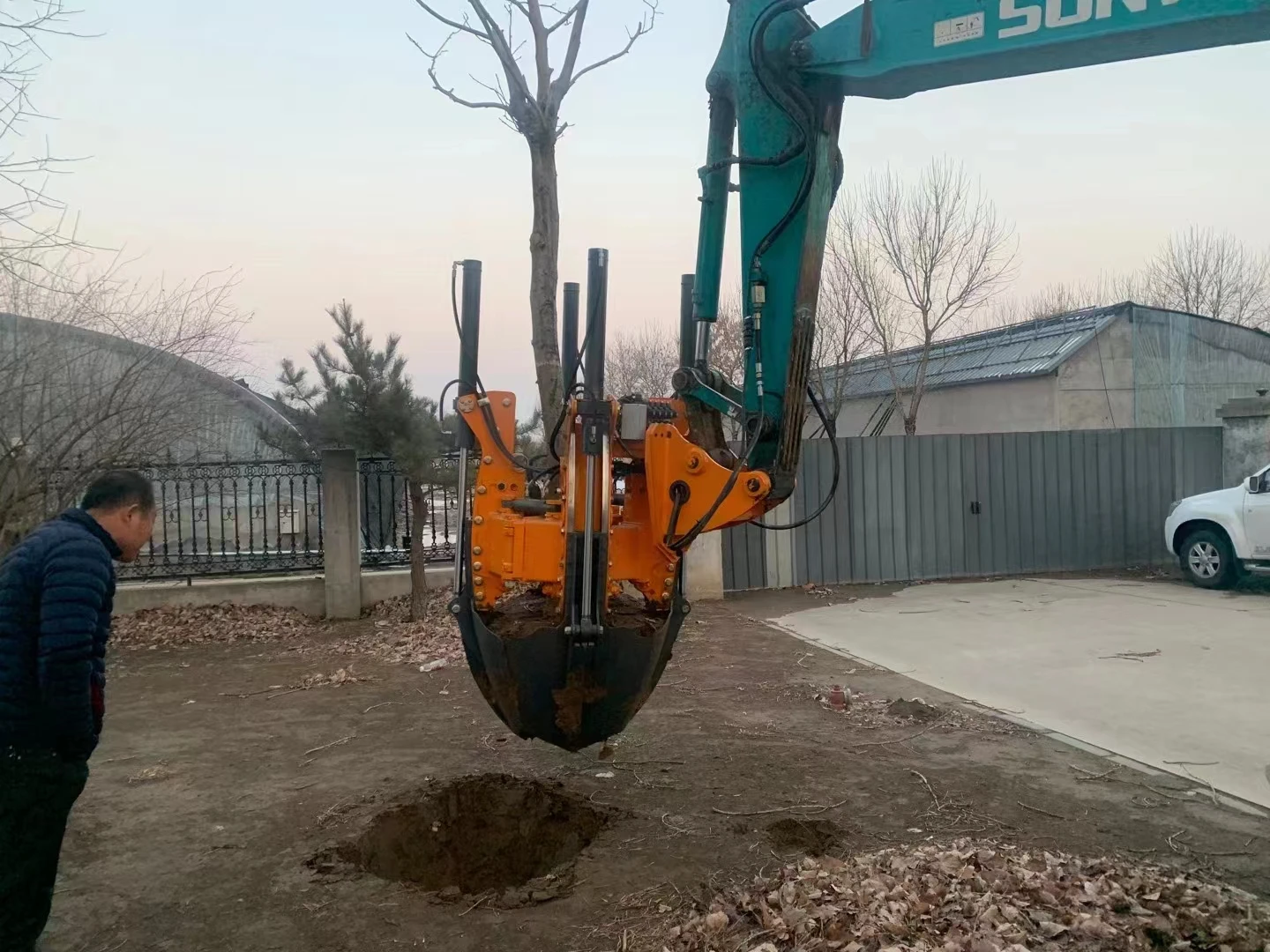 Escavatore per trapianto di alberi da giardino per macchine forestali idrauliche da 1 anno alimentato da trattore con attacco per cippatrice di legno multi-petalo