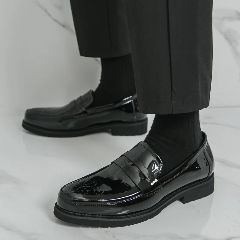 Brand New Men's Comfortable Legged Block Leather Shoes Fashion Spring Men's Pointed Bright Surface Carved Casual Oxford Shoes