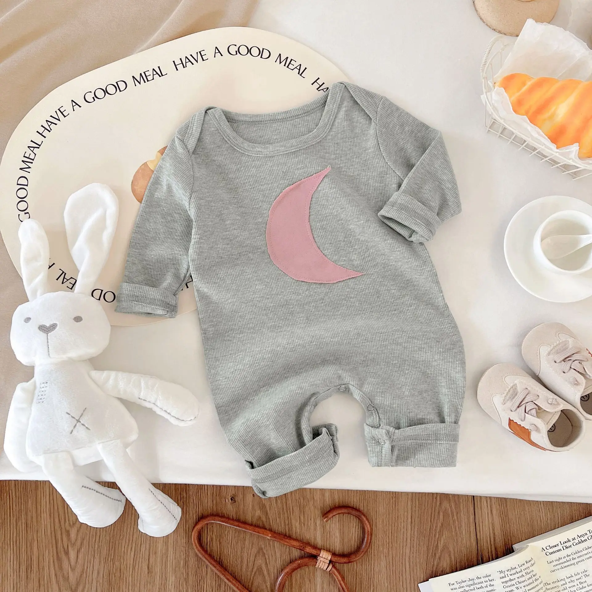 2025 Spring Baby Rompers Fashion Moon Autumn Long Sleeved Jumpsuit Girls Boys Bodysuits Crawling Clothes Newborn Home Clothes