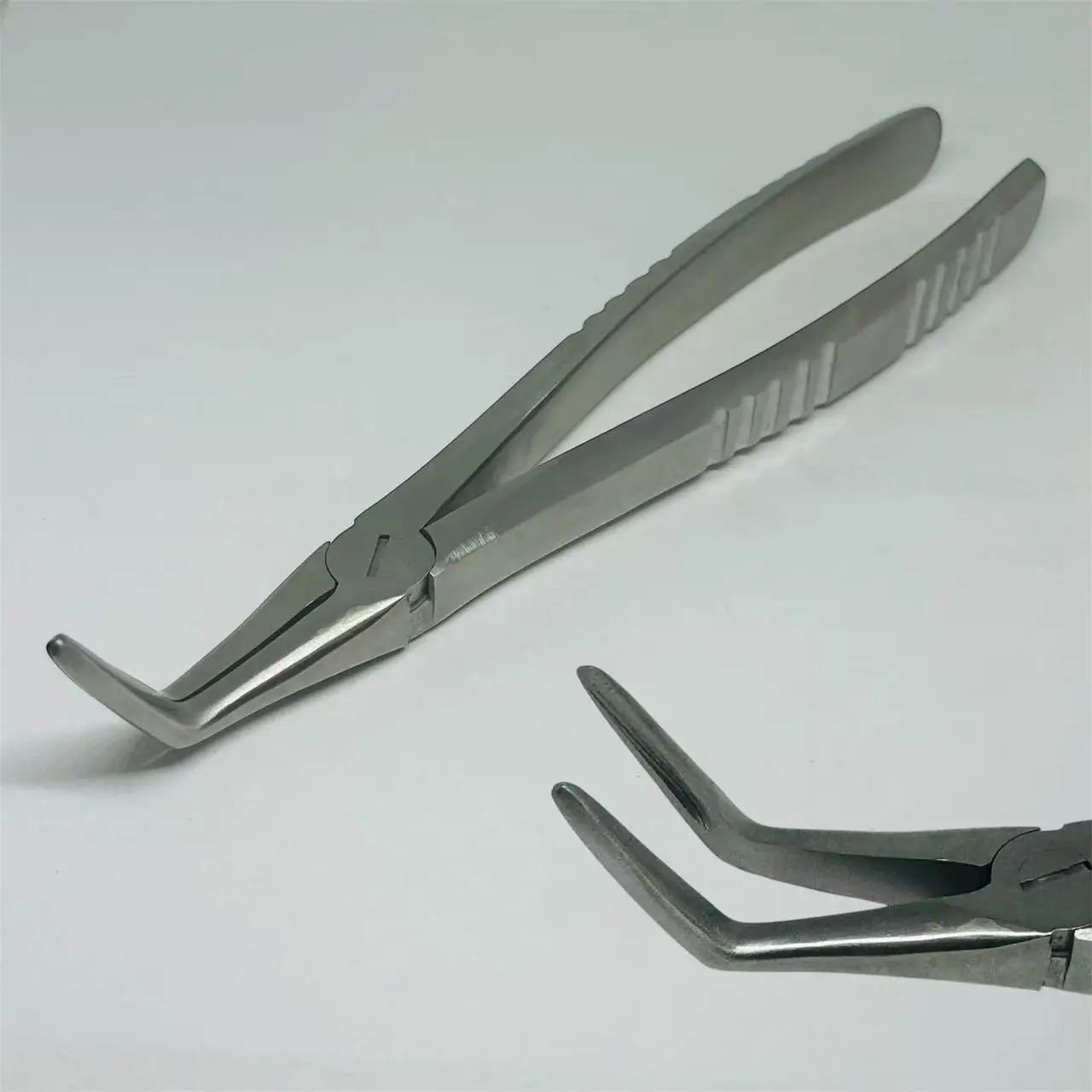DENILK 1pc Upper Lower Roots Adult Tooth Extraction Plier Forcep Teeth Extraction Plier Forcep Dental Surgical Tool Instrument