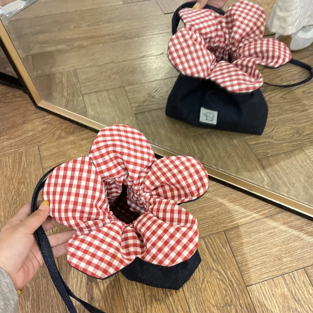 

Casual Plaid Flower Drawstring Bag Cute Cloth Bundle Pocket Storage Bag Portable Small Crossbody Bag Shopping