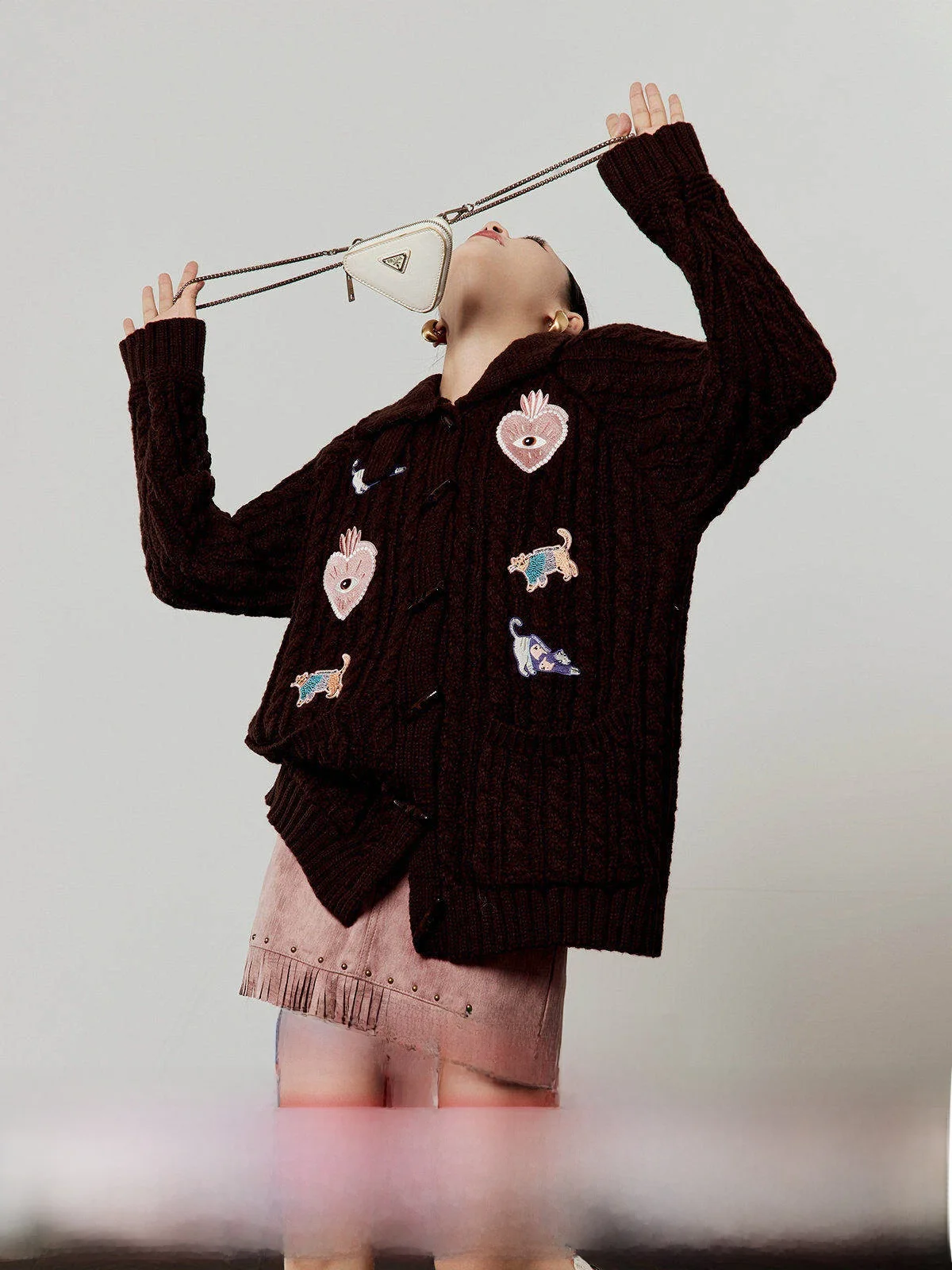 

Кардиган женский вязаный свободного кроя цвета карамели с вышивкой, повседневный, для работы, с длинными рукавами, круглым вырезом, на пуговицах