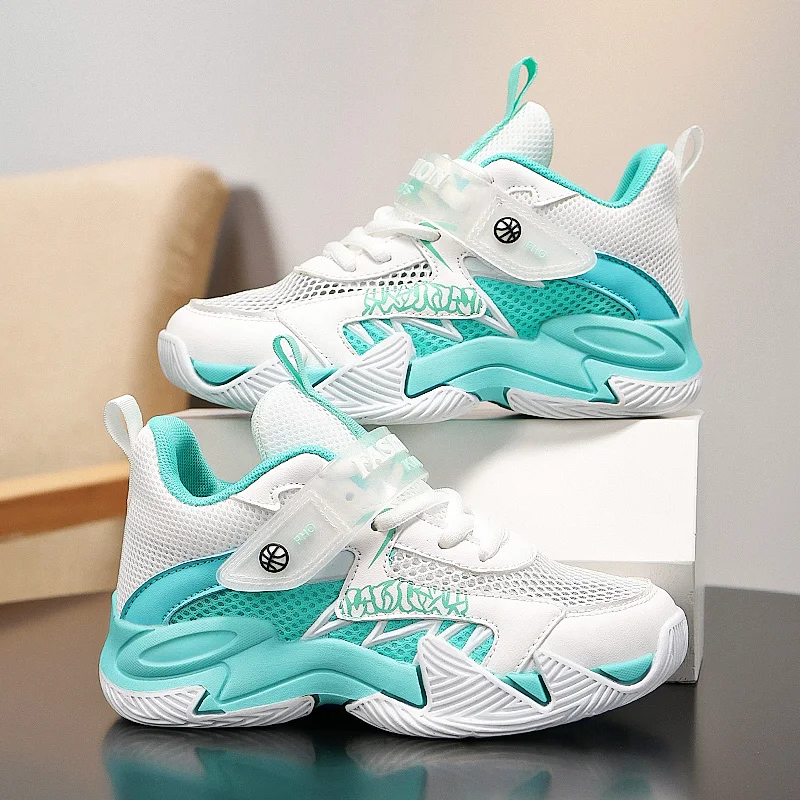 

A pair of breathable children's summer and spring sports basketball shoes, shock-absorbing and durable sports shoes. CT-L9770