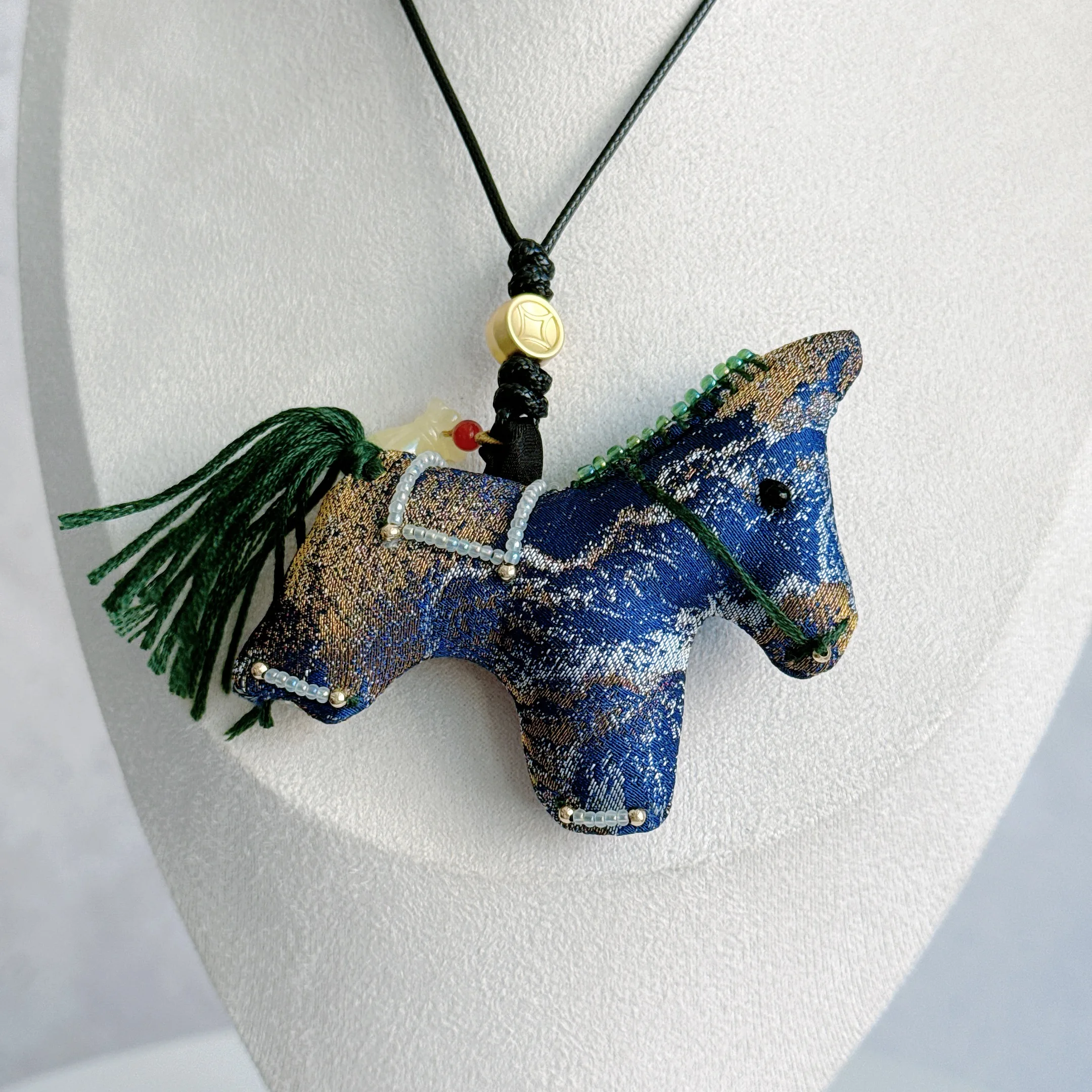 المهر قلادة الحرفية والإبداع الصينية التطريز النسيج أغنية الديباج قلادة رائعة زخارف الحصان على الملابس