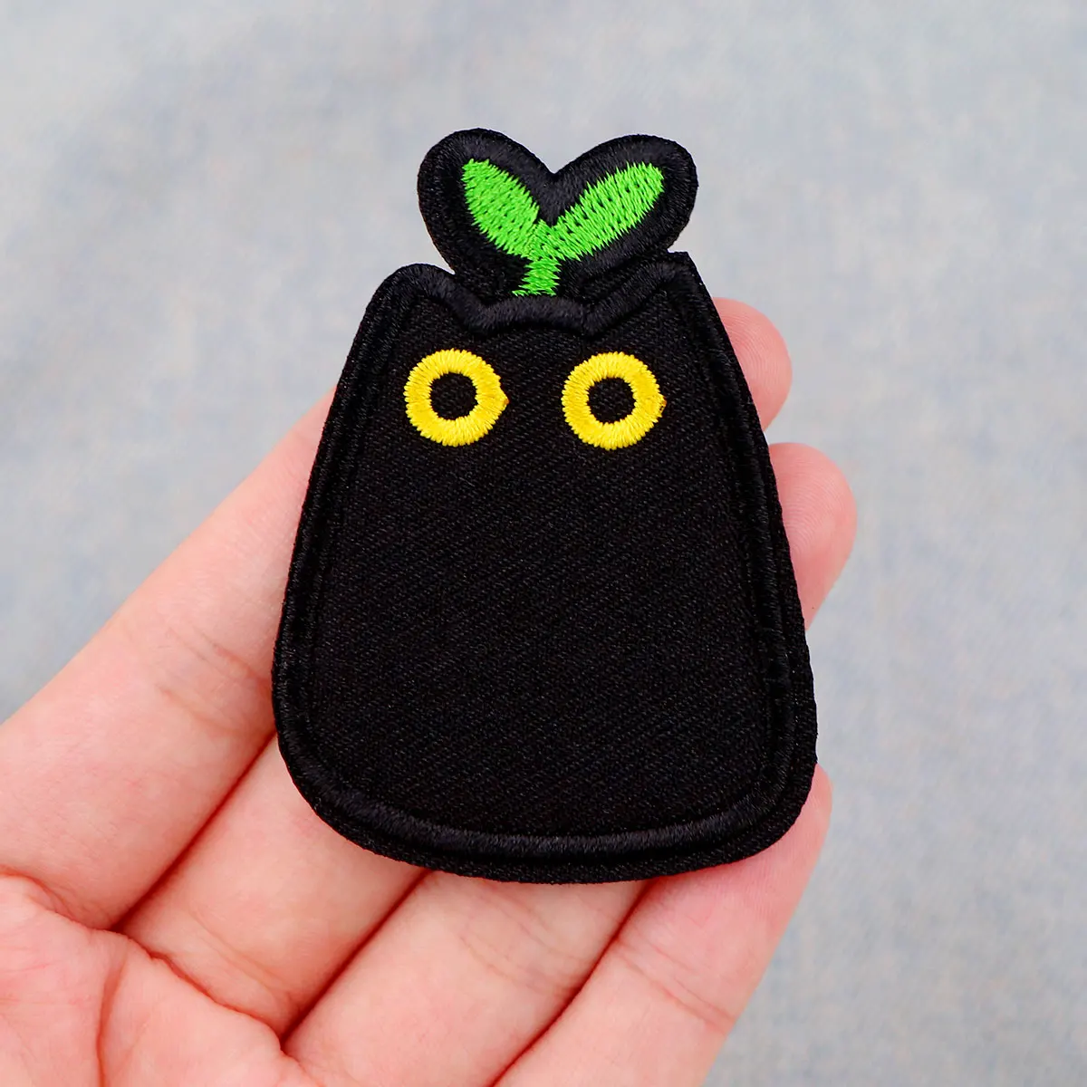 

Black Cat Patch Cartoon Animal Embroidered Patches For Clothing DIY Iron on Patches For Clothes Plant Patch Stickers