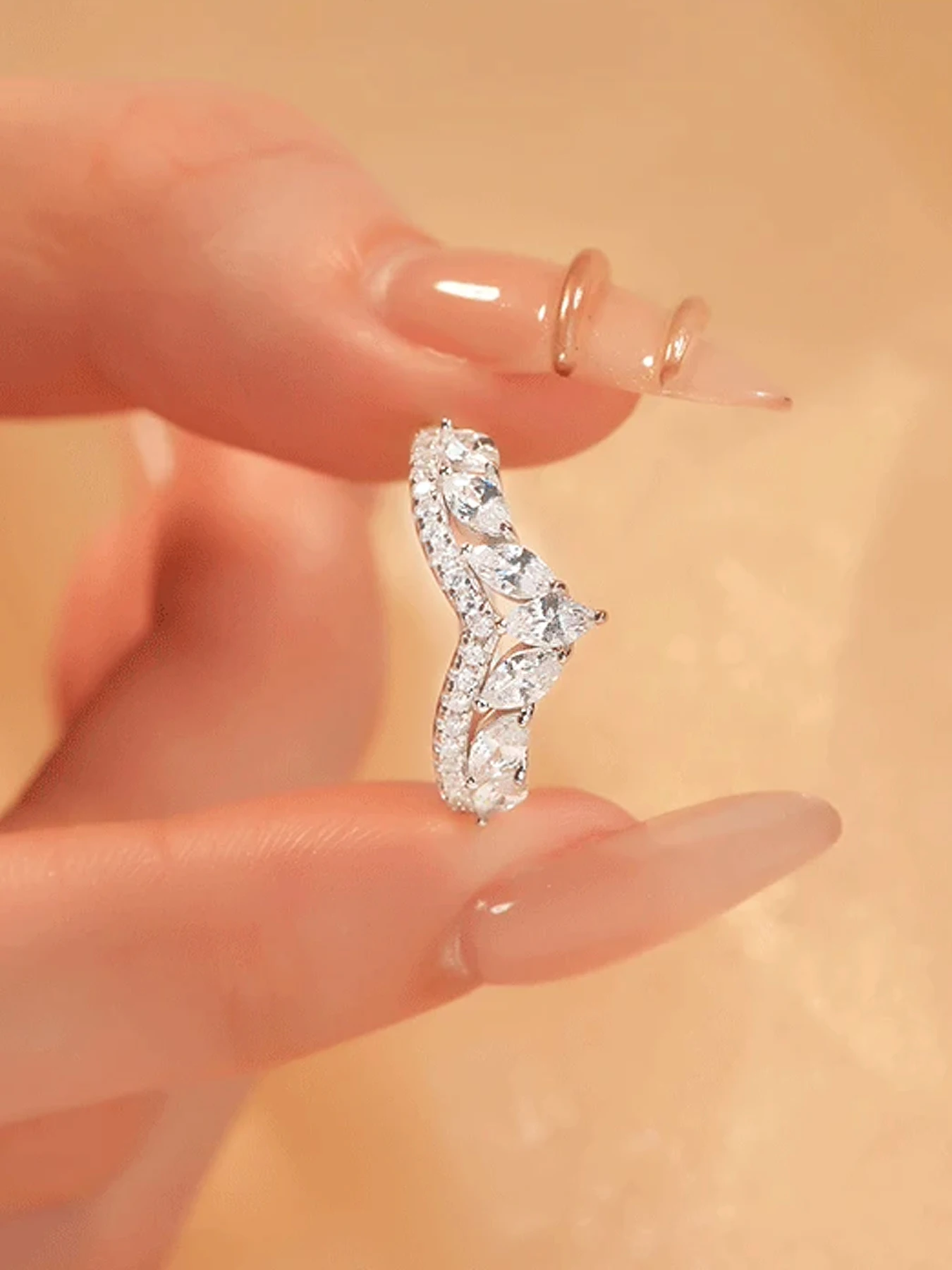 خاتم خطوبة من الفضة الإسترليني S925 بتصميم عصري على الطراز الفرنسي على شكل حرف V مرصع بالألماس، مناسب لمشاهد الزفاف، هدية لمحبيك في الذكرى السنوية، خيار أفضل لهدايا عيد الحب، مجوهرات راقية للنساء