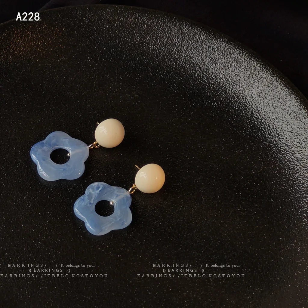 أقراط زرقاء أنيقة من الراتنج للبيع بالجملة مصنوعة يدويًا من الفضة عيار 925 مجوهرات متدلية أنيقة 2025 ساخنة #4