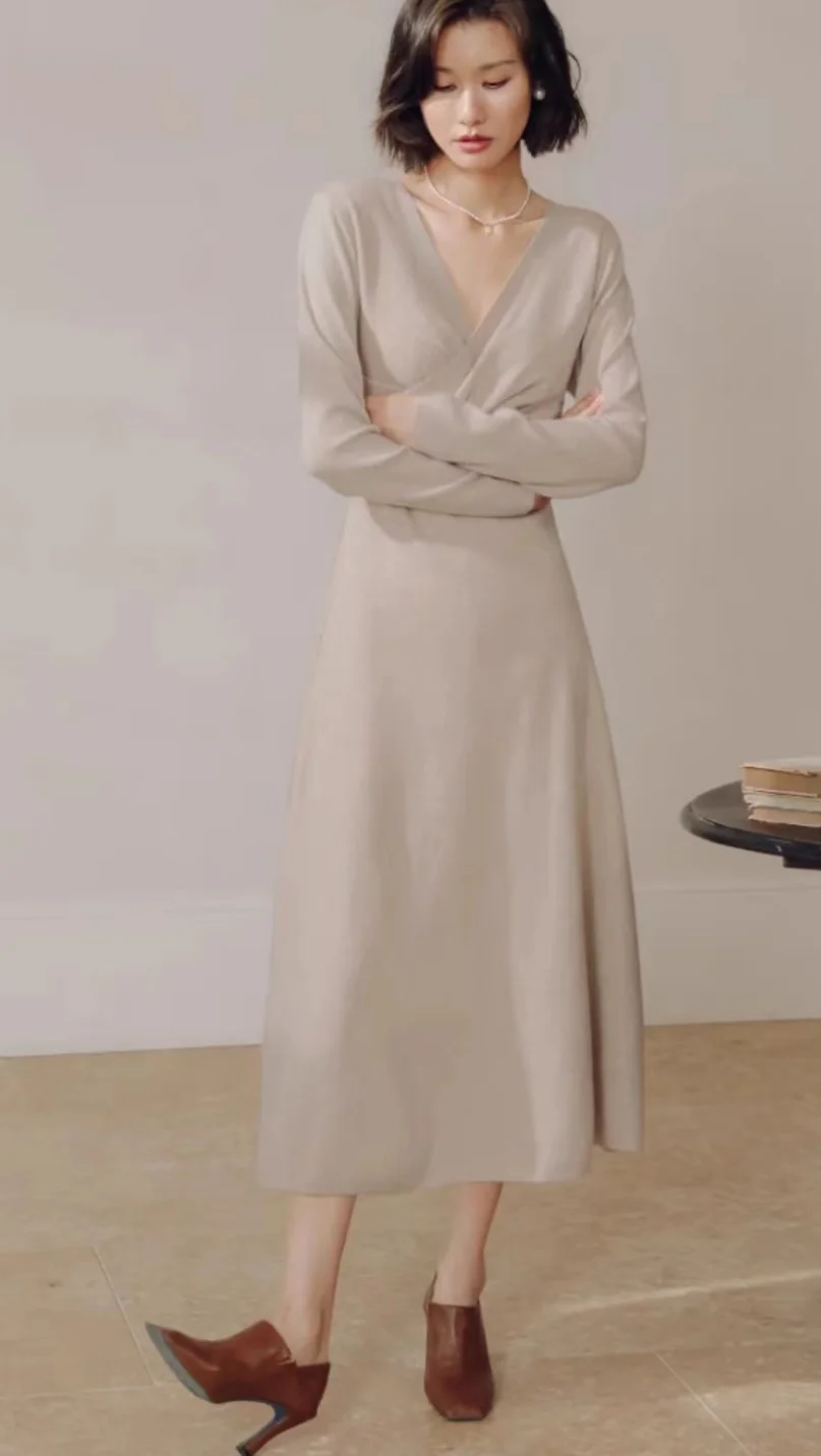 MiiiiX Francuska elegancka sukienka z dzianiny Kobiety 2024 Jesień Smukły dekolt w szpic Proste podstawy Koszula Sweter Sukienka Odzież damska