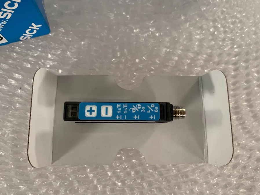 SICK WFS3-40P415 Label Sensor  New packaging 6043919 3mm slot photoelectric sensor