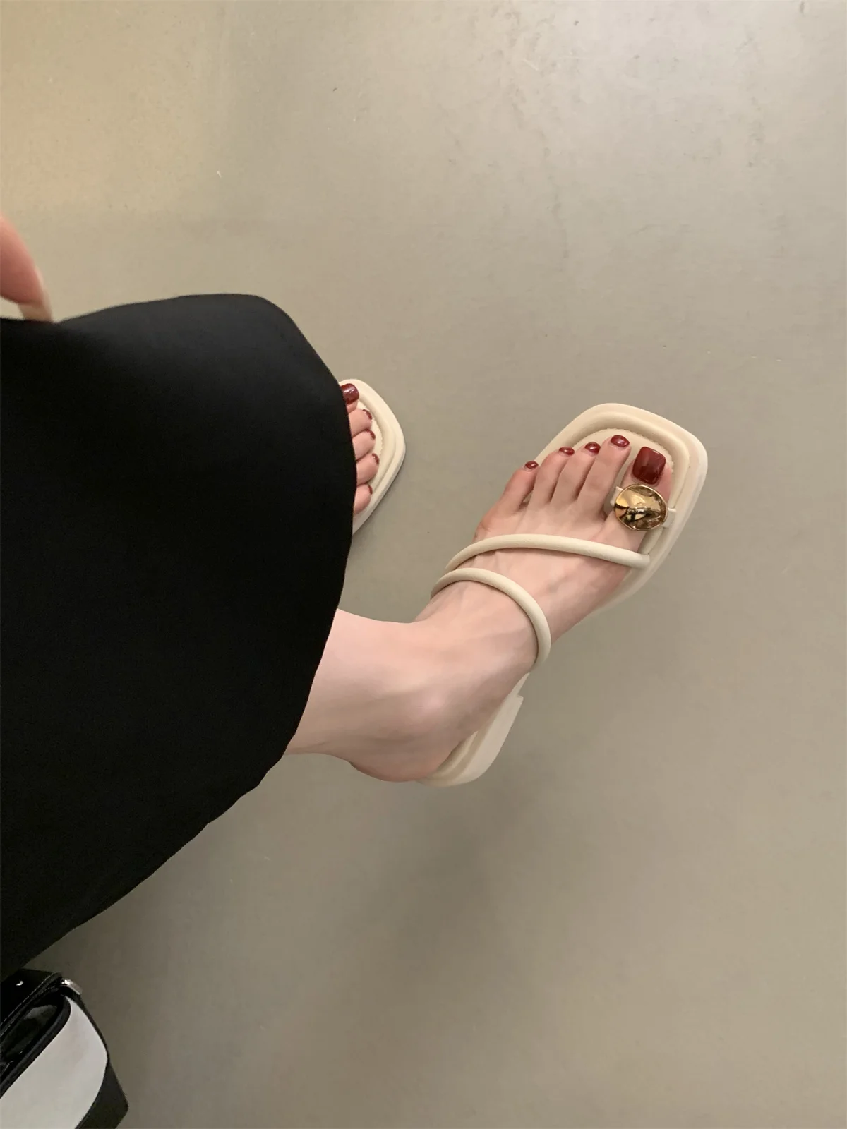 Dames Sandalen Dames Vierkante Hakken Elegante Zomer Slippers Buiten Gekruist Leren Vrouwelijke Dia 'S 2024 Mode Vrouw Sandalen