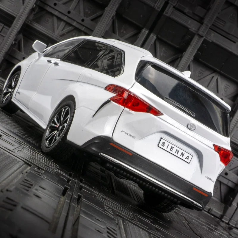 

1:24 Toyota Senna alloy car model MPV business van children's toy has simulated sound and lighting functions, rich details