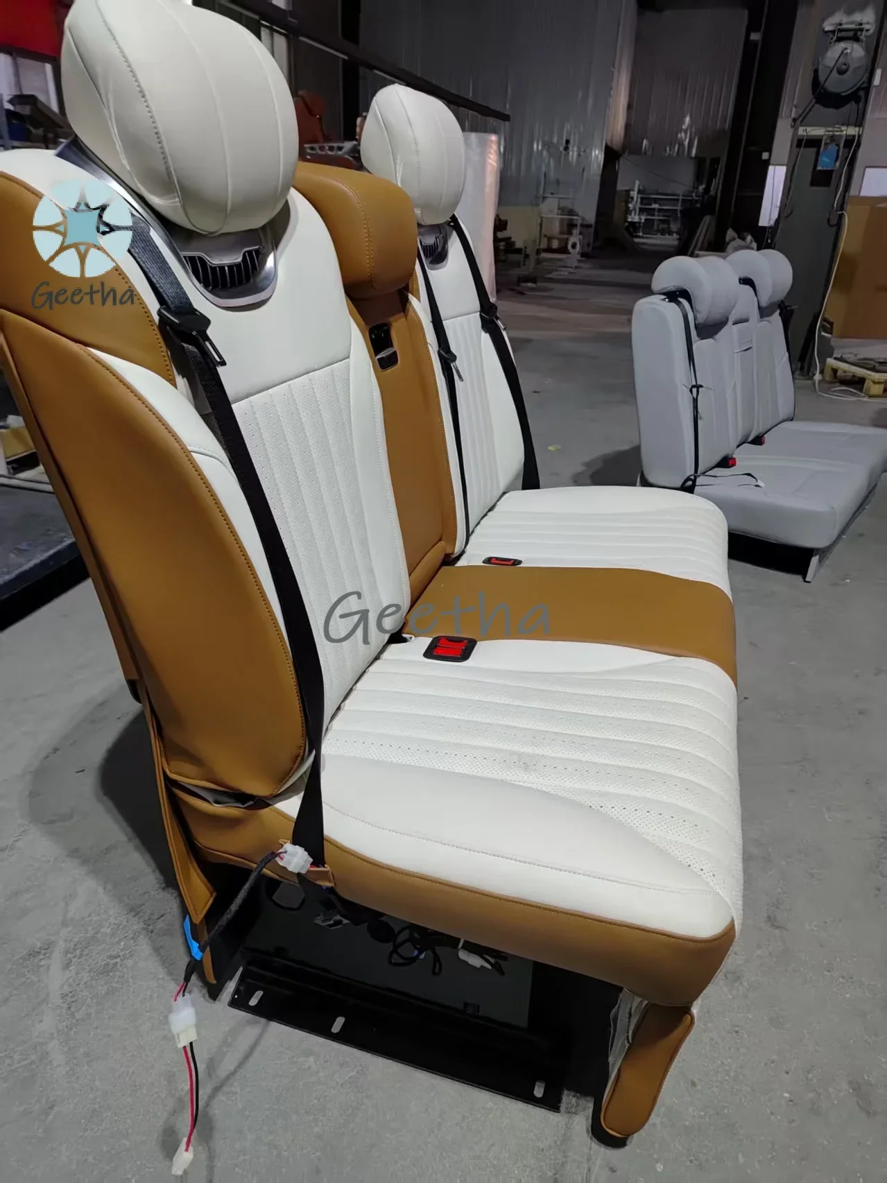 

Vip Luxury Reclining 5 Seats Full Set Auto Car Seat Car Sofabed with Electric Table for Mercedes Vito W447 Metris Hiace