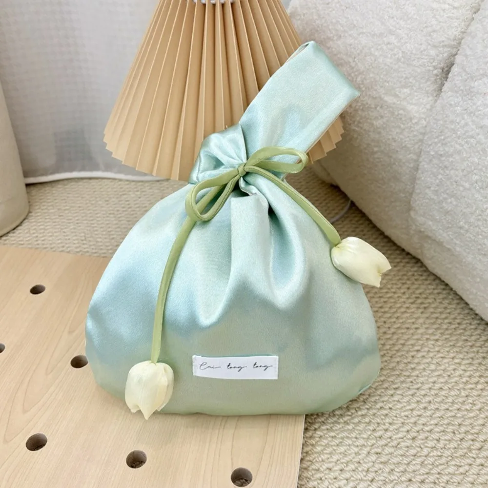 

Vest Shape Tulip Wrist Bag Tope Handle Large Capacity Wedding Beauty Bag Silk cloth New Chinese Style Goddess Day Gift Bag
