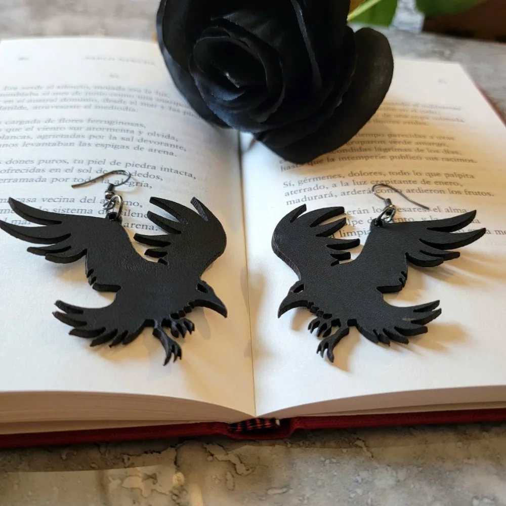 Gothic Personality Acrylic Black Spread Wings Crow Bird Dangle Earrings for Women Halloween Party Animal Jewelry Accessory Gifts