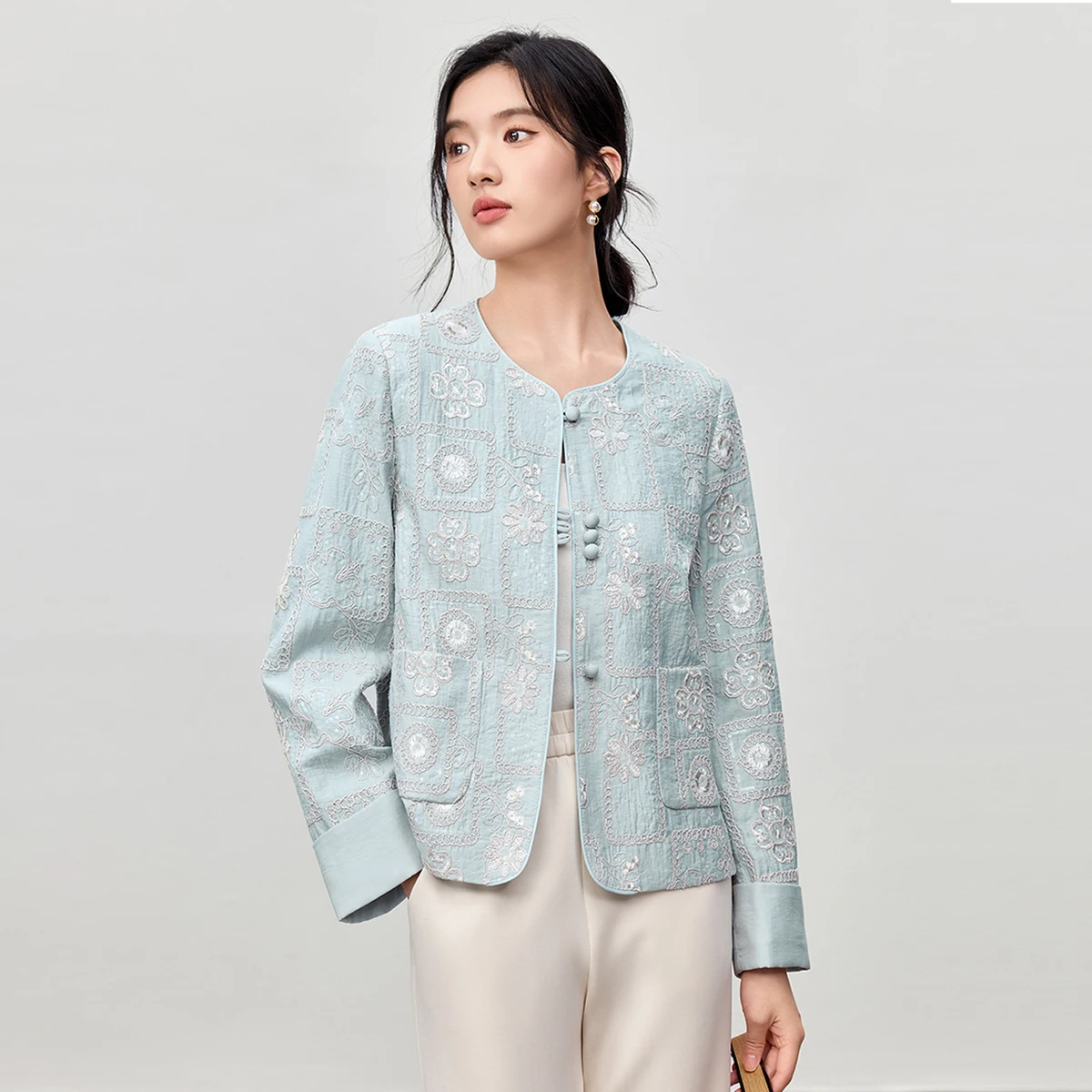 

SENTUBILA Women's Embroider Jacket Chinese Style Round Neck Beaded Coats 2025 Autumn Button Pocket Elegant Ladies Top T53WB1758