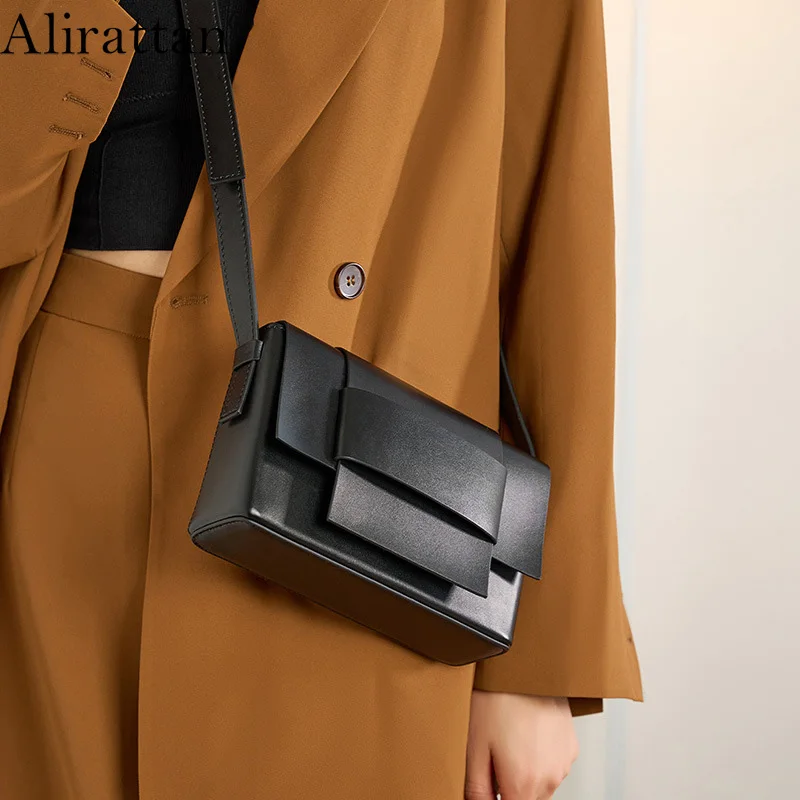 Alirattan 2024 Messenger Bag Neutraal Zacht Leer Geweven Kleine Vierkante Tas Ontwerp Schouder Koeienhuid Damestas Bolsa Feminina