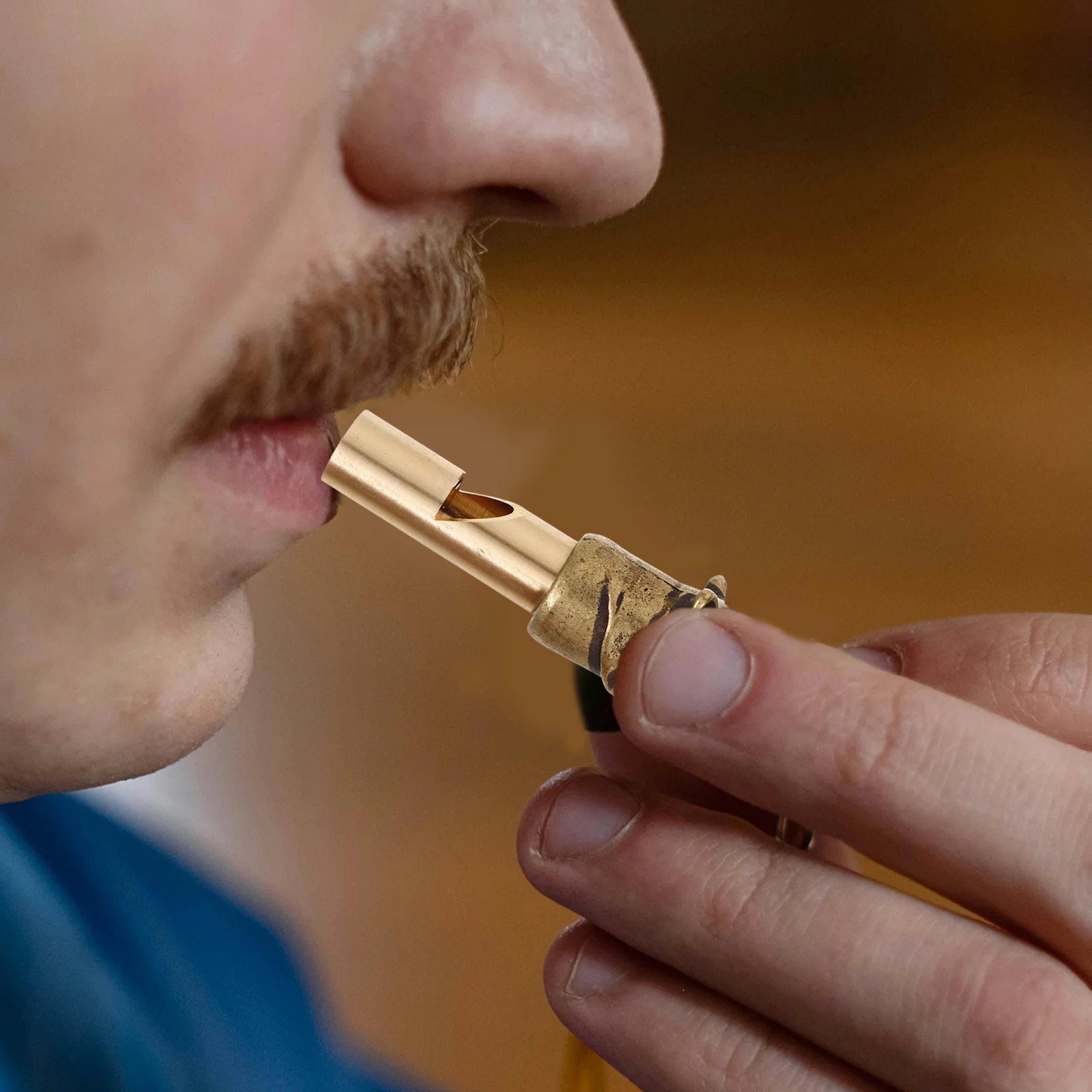 النحاس صافرة المفاتيح المحمولة في الهواء الطلق الطوارئ المشي لمسافات طويلة التخييم ملحق بصوت عال نغمات هش صافرة التخييم العرض #2