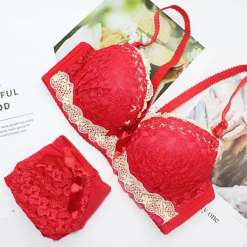 Cheap New Sexy Underwear Set 3/4 Cup Push-Up Bra And Panty Sets Brand Lace Lingerie Set Women Deep V Brassiere Black White