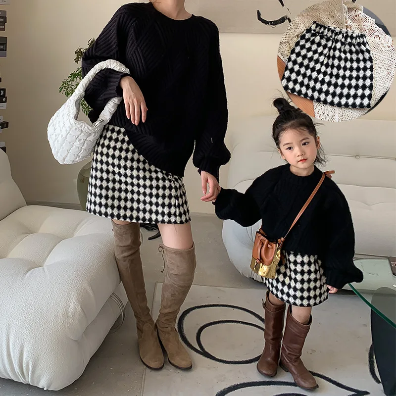 

Одинаковые комплекты для всей семьи, юбки для мамы и дочки, шерстяная полуюбка в клетку в корейском стиле для девочек, черно-белая контрастная юбка