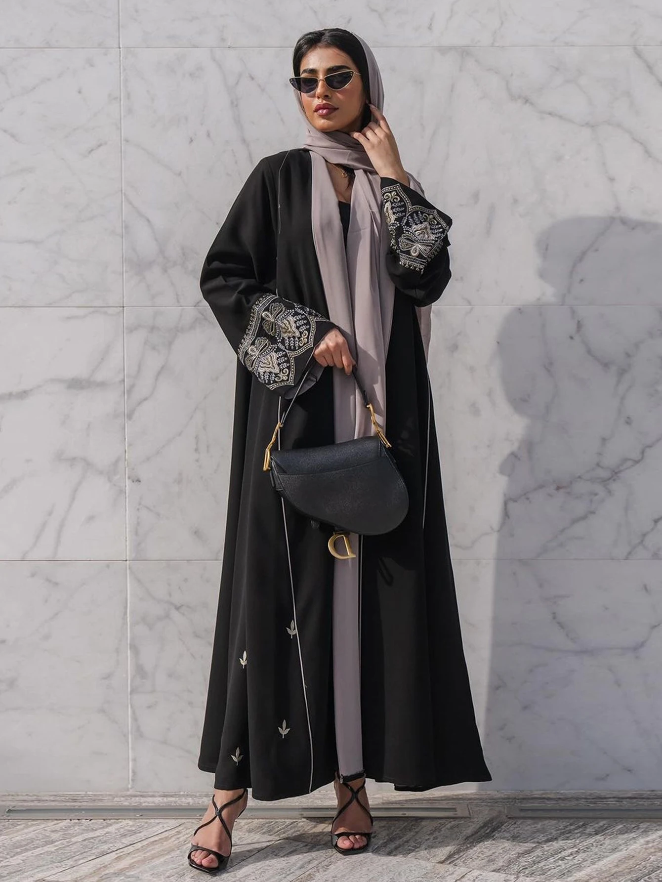 2024 women's long robe dress with embroidered design long Muslim robe  Abaya Female Full Length  Outerwear Worship Service Abaya