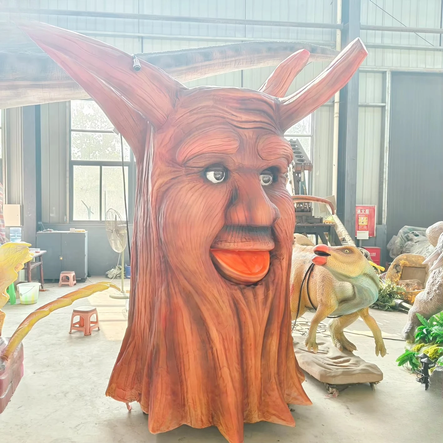 Animasi taman hiburan ukuran khusus pohon bicara animasi realistis buatan pohon bicara untuk dijual