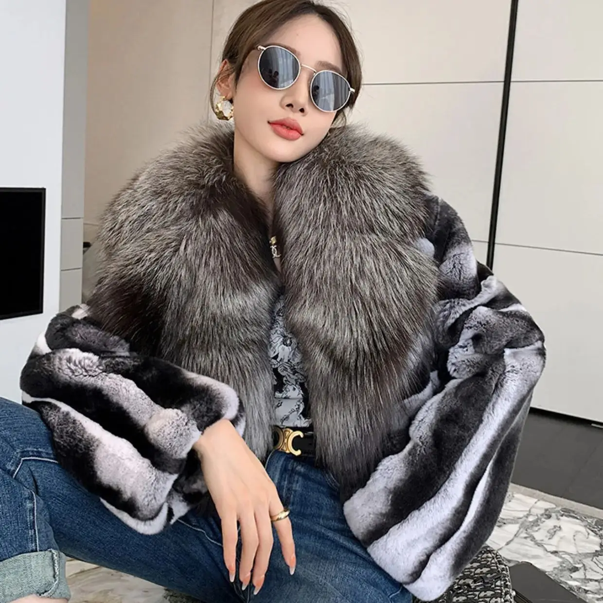 

2024 New Women's Chinchilla Striped Jacket Real Rex Rabbit Fur With Big Silver Fox Fur Collar length 45cm Coat package mail wint