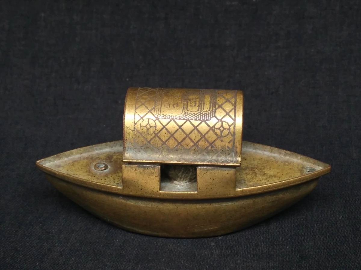YIZHU CULTUER ART Size 4 Inch Old Chinese Bronze Carved Buddha Boat Form Water Drop Decoration Gift Collection