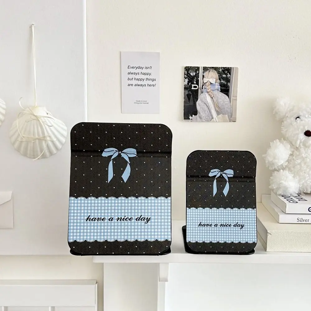 Pu-Leder-Desktop-Standspiegel, rosa Schleife, kompakter Kosmetikspiegel, zusammenklappbarer Make-up-Spiegel, leicht, leicht zu tragender Kosmetikspiegel