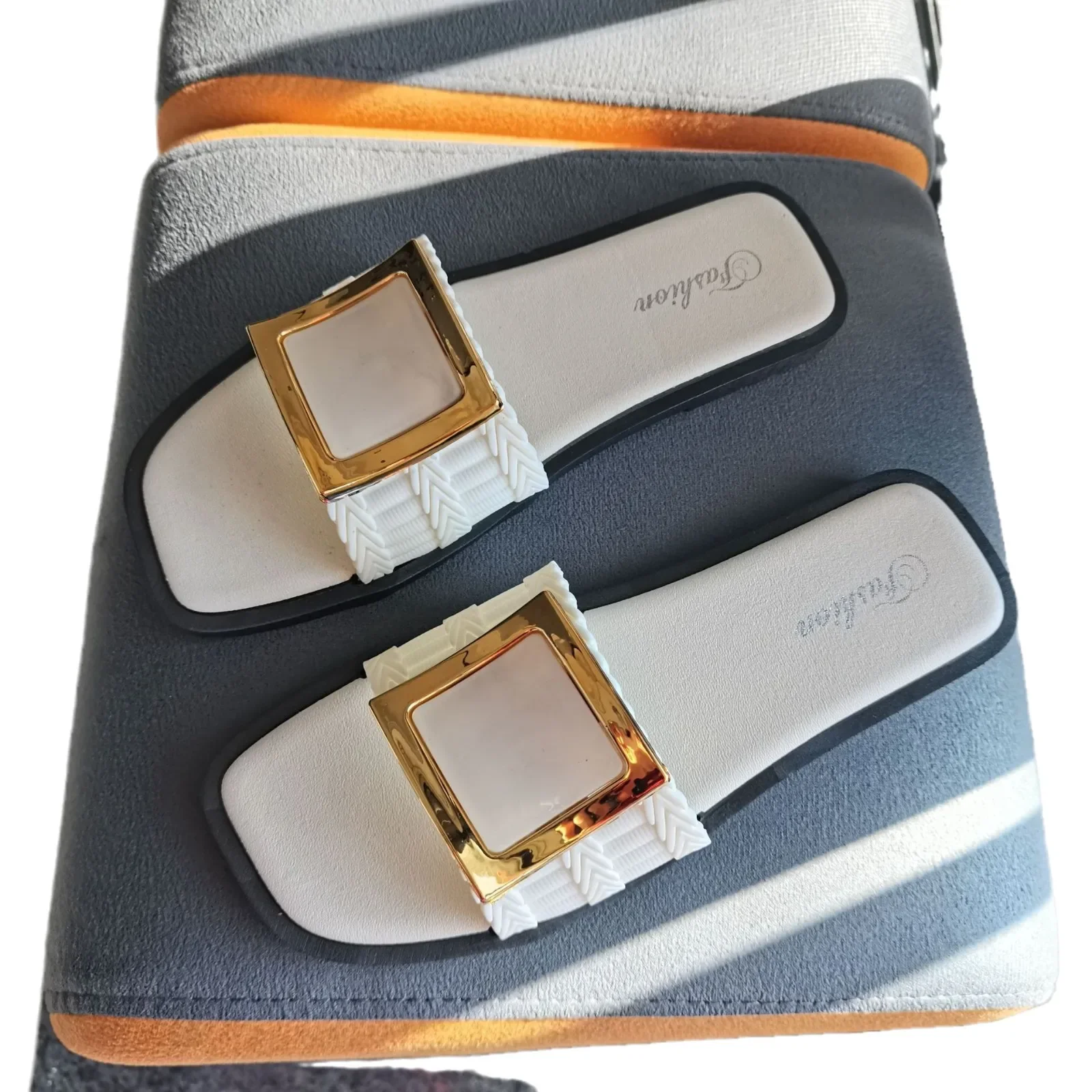 Spring/Summer 2024 Korean Version Retro Simple with Skirt Slip-on Roman Sandals