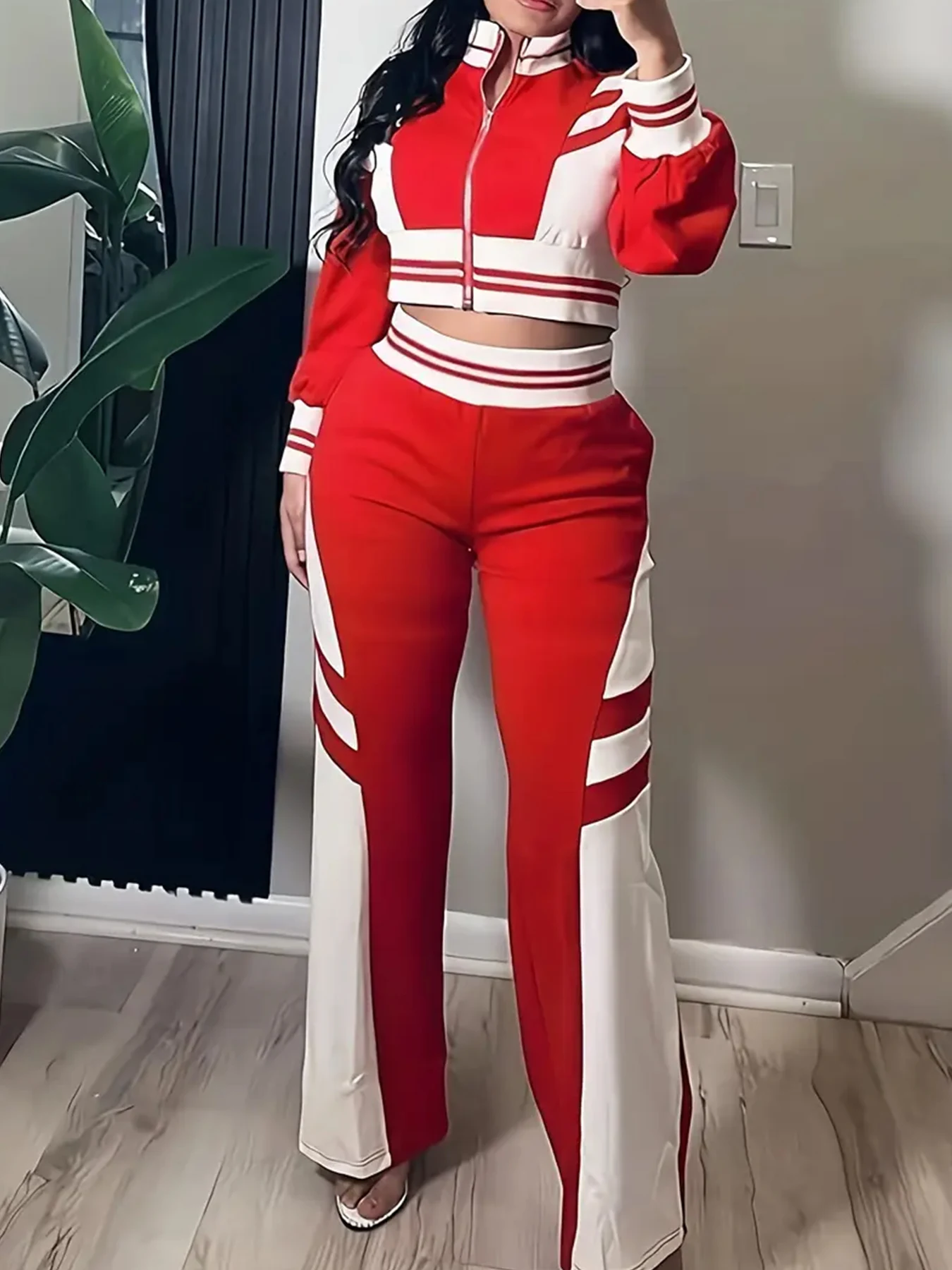 Nowy damski dwuczęściowy zestaw sportowy i rekreacyjny z blokami kolorów, bluza z długim rękawem zapinana na zamek i spodnie o dopasowanym kroju, możliwość prania w pralce.