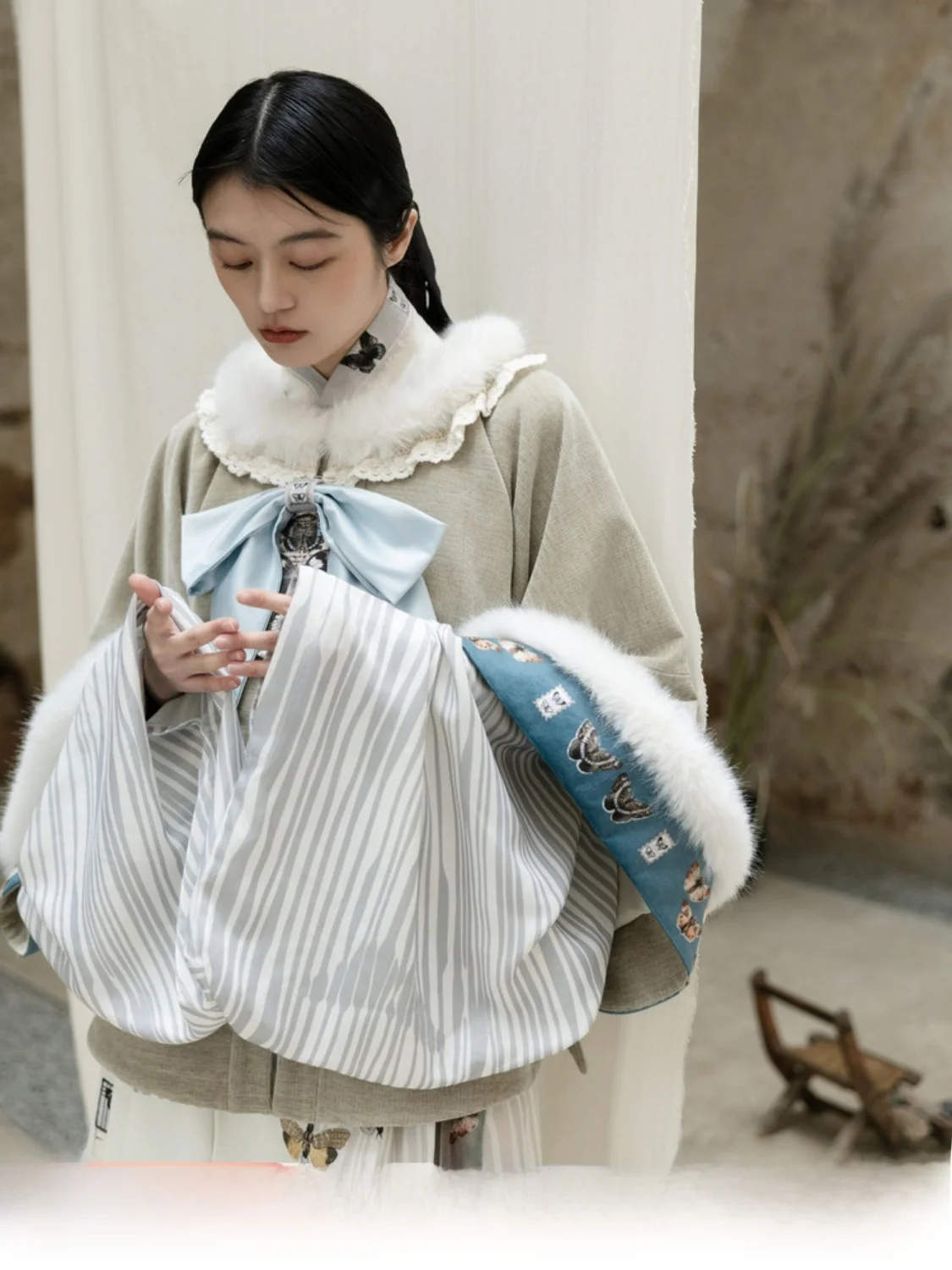 

Оригинальный осенний костюм Ханьфу в стиле династии Мин: пальто и юбка Чжан Цзюнь, дизайн «Привлекающий мотыль светильник», с горным и лунным мотивом, в национальном стиле.