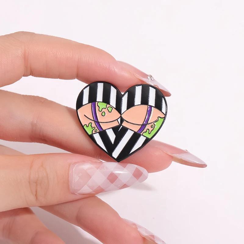 Halloween Creative Punk Enamel Pins Funny 80\'s Vintage Butt Tape Brooches Lapel Badge Never Trust The Living Brooches for Gift