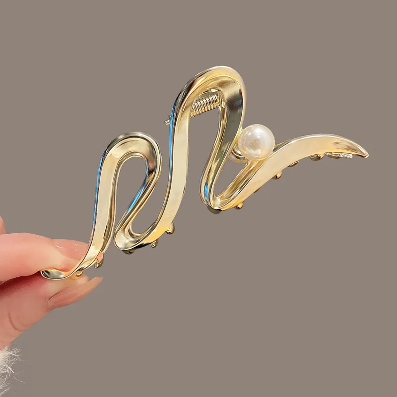 New Pearl Butterfly Women\'s Barrettes Twisted Gold Color Metal Hair Clips for Female Elegant Wedding Har Jewelry Har Pins