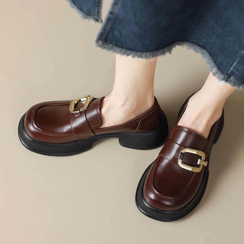 Mocassins slip-on espesso para mulheres, fivela de couro de vaca, sapatos casuais, bombas para primavera e outono, novo