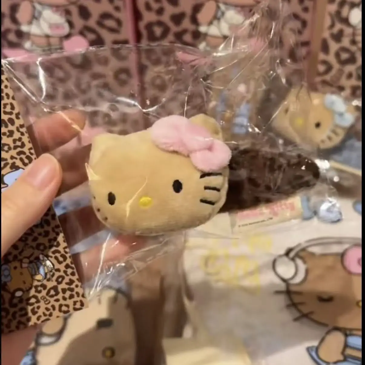 

Плюшевая заколка для волос Hello Kitty с леопардовым принтом, милая мультяшная заколка-кошка, аксессуар для волос для девочек, заколка-сердечко для челки