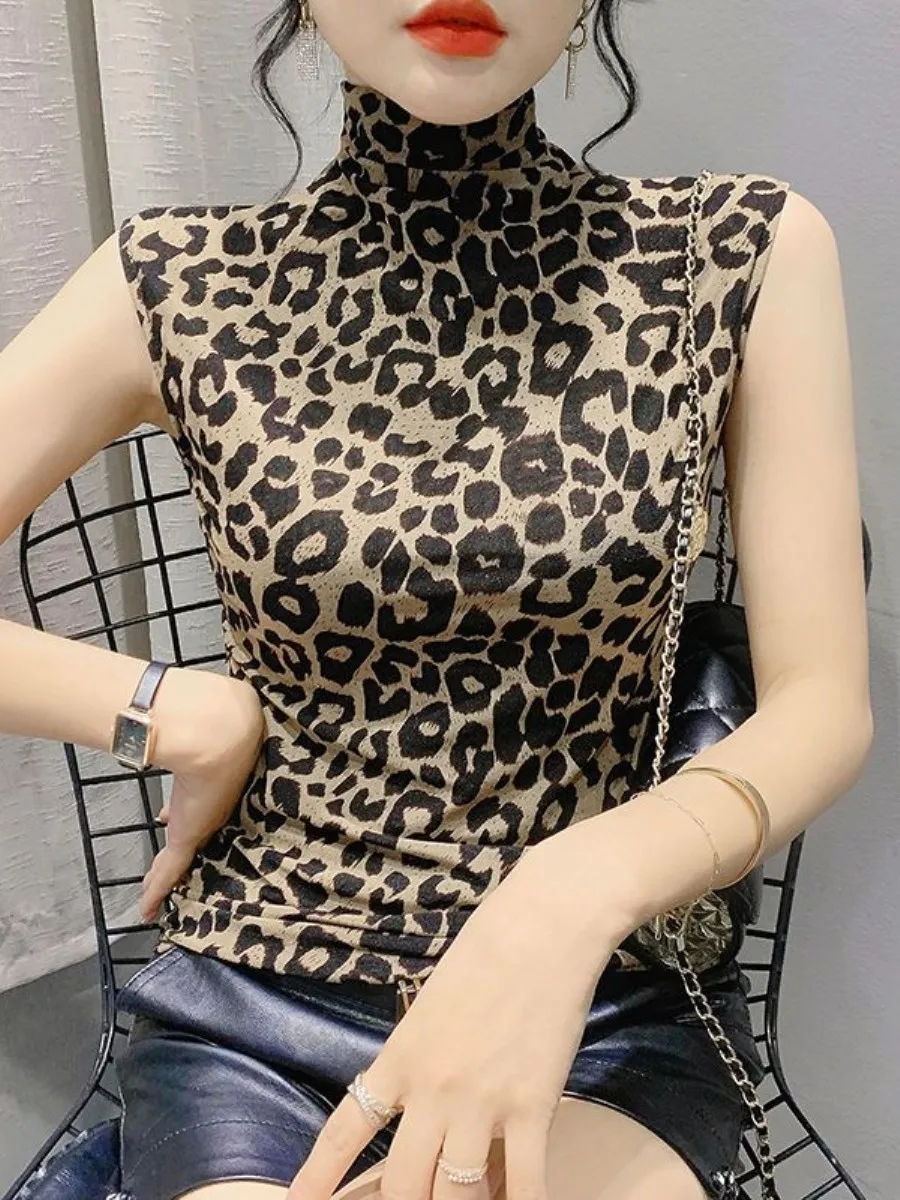 camisa-base-estilo-empresarial-sem-mangas-com-decote-halter-em-tela-estampa-de-leopardo-elegante-com-lenco-de-bolso-estilo-ho
